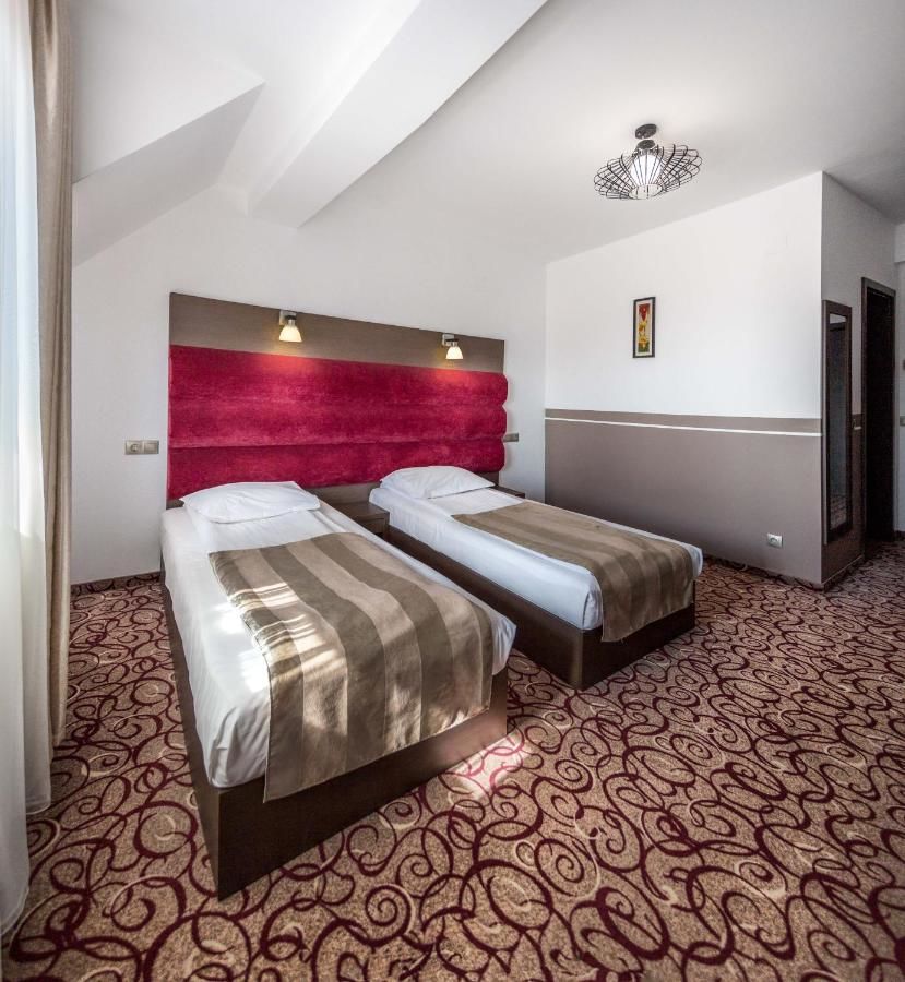 Отель Hotel Bliss Сибиу-8